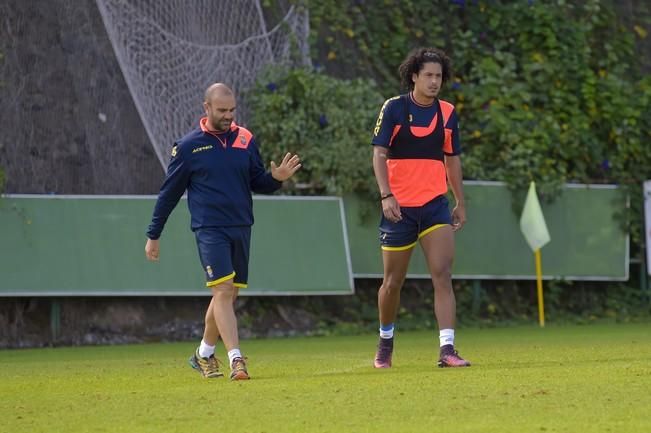 Entrenamiento de la UD Las Palmas en la mañana ...