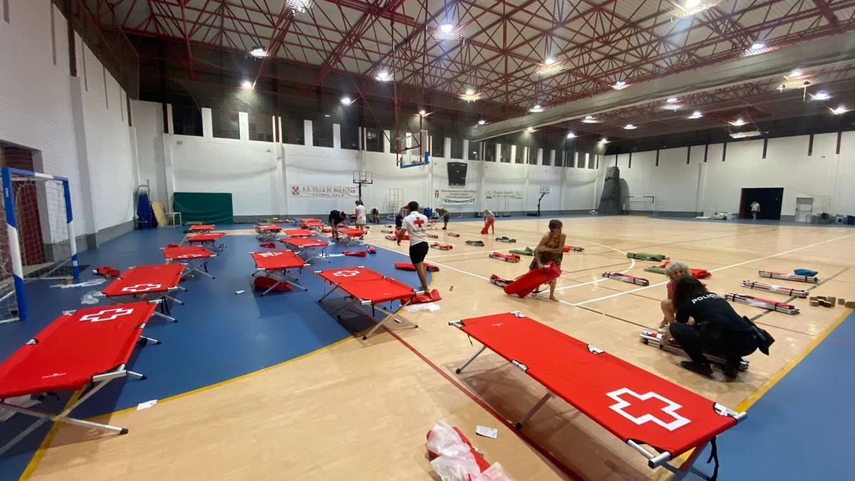 Cruz Roja desplegó más de 400 camas en Moraleja para atender a los desalojados.