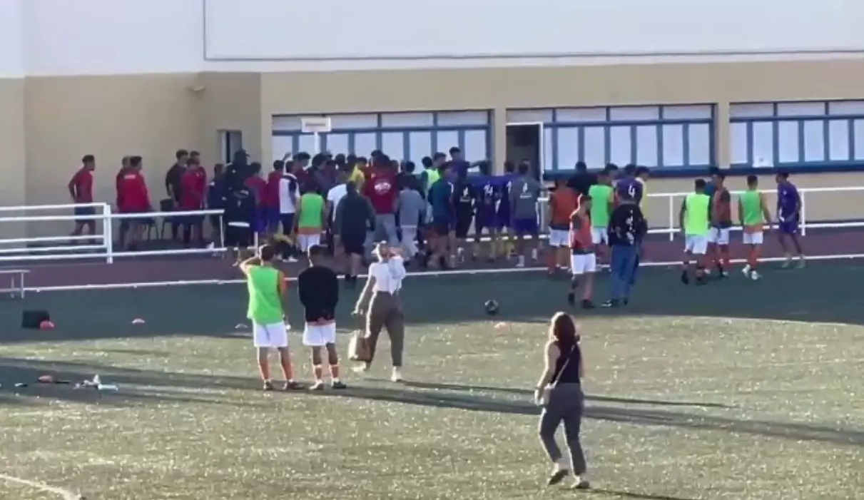 Pelea en un partido de juveniles de Canarias