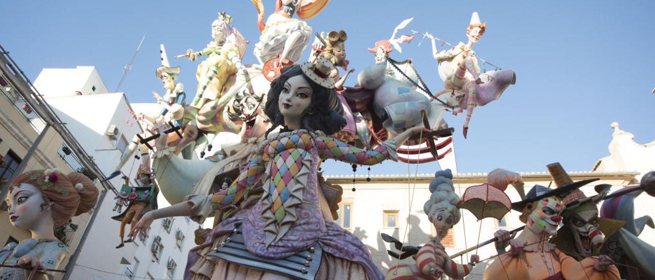 La sección de Especial acuerda limitar la altura de las fallas a 14 metros y duda si hacerlo ya este año