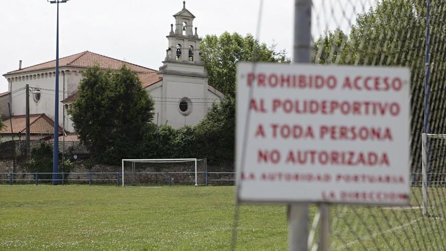 Campo de fútbol del Puerto de Gijón.