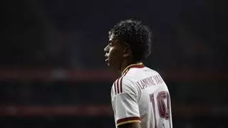 Lamine, muy afectado por los cánticos racistas en el España-Egipto