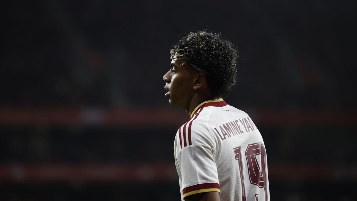 Lamine, muy afectado por los cánticos racistas en el España-Egipto