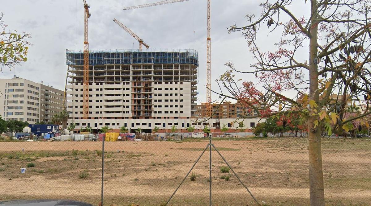 Parcelas y viviendas en Safranar