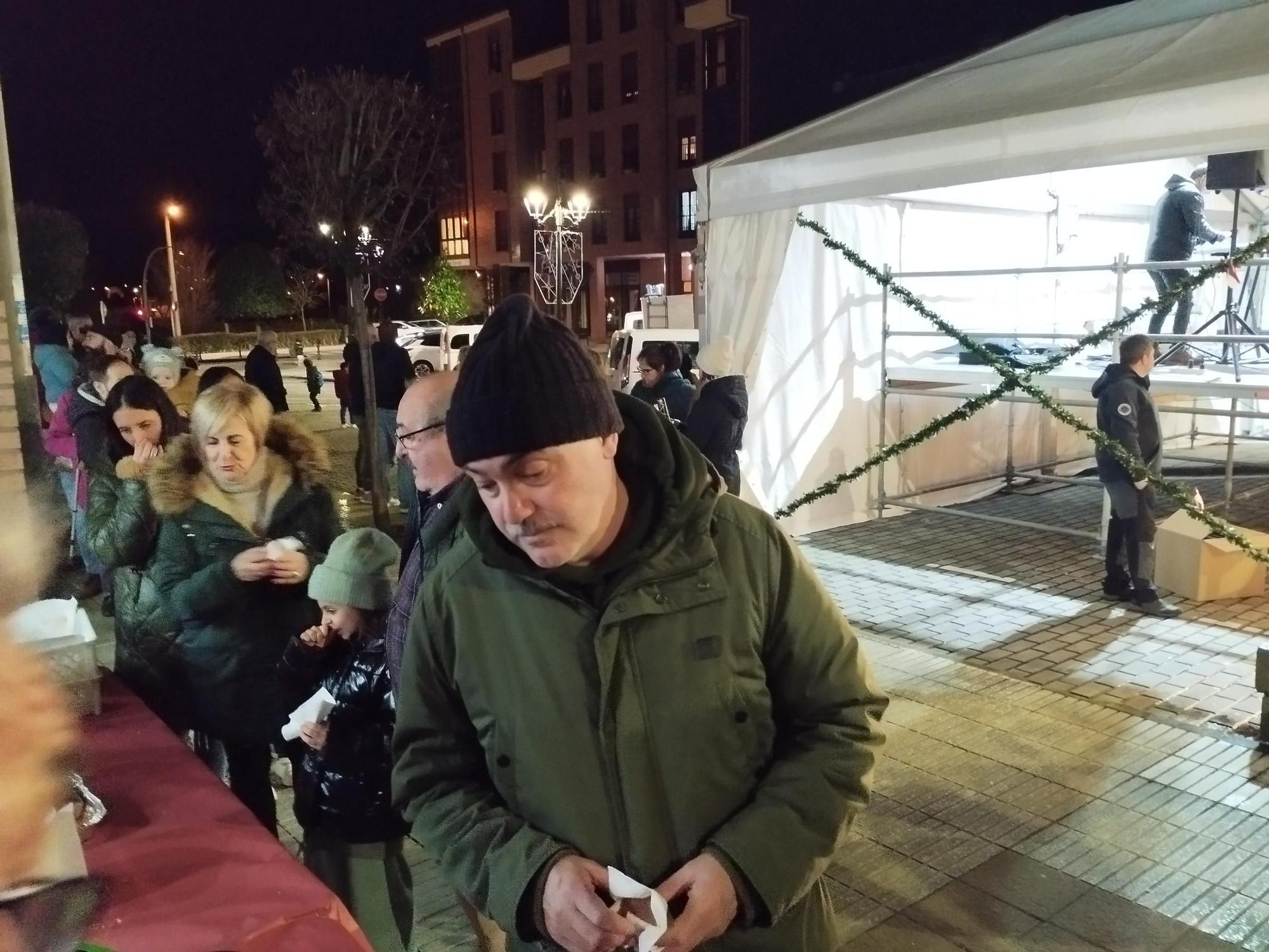 El divertido encendido del alumbrado navideño en Llanera, en imágenes