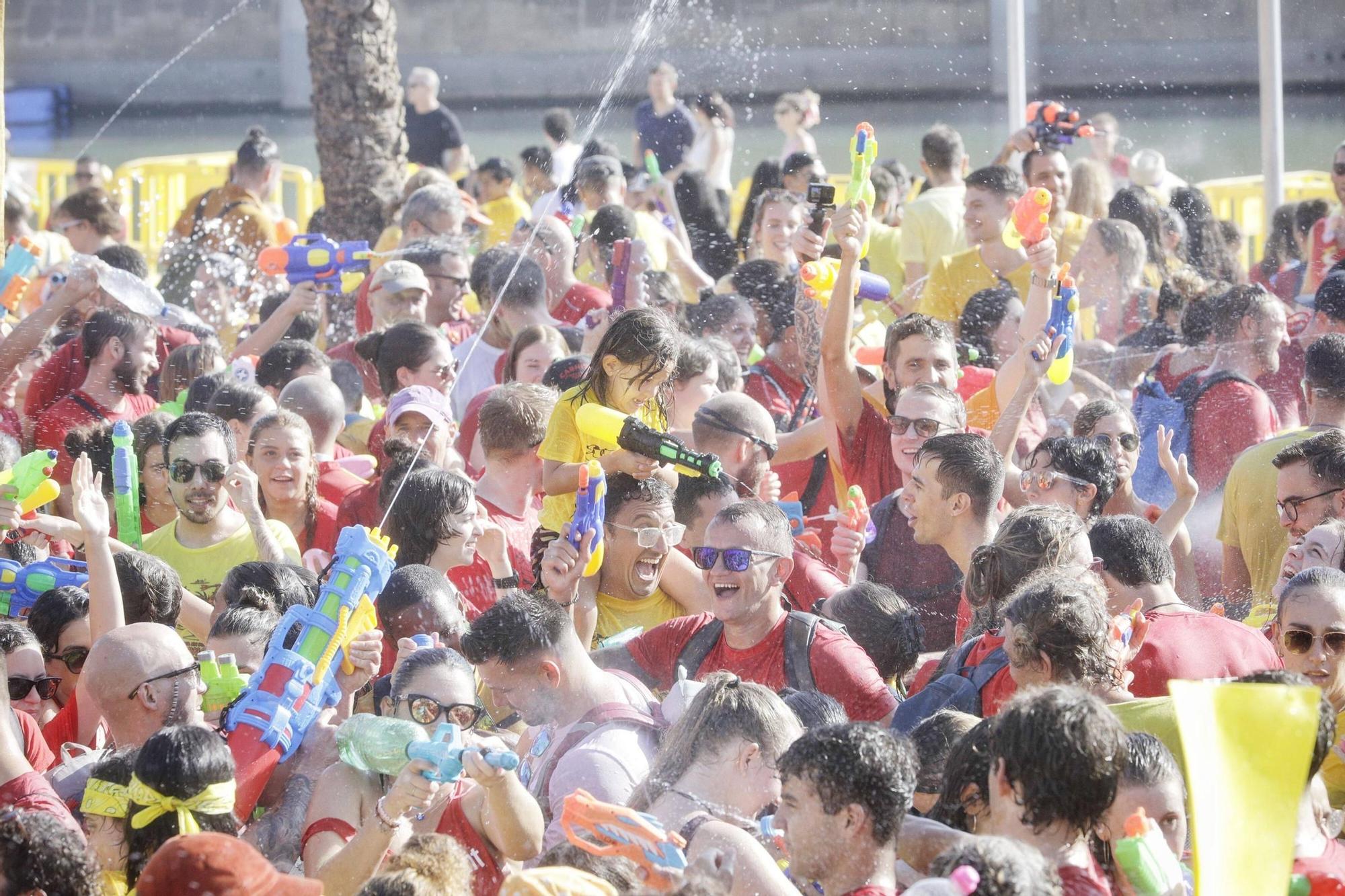 Búscate en la batalla de agua de Canamunt y Canavall