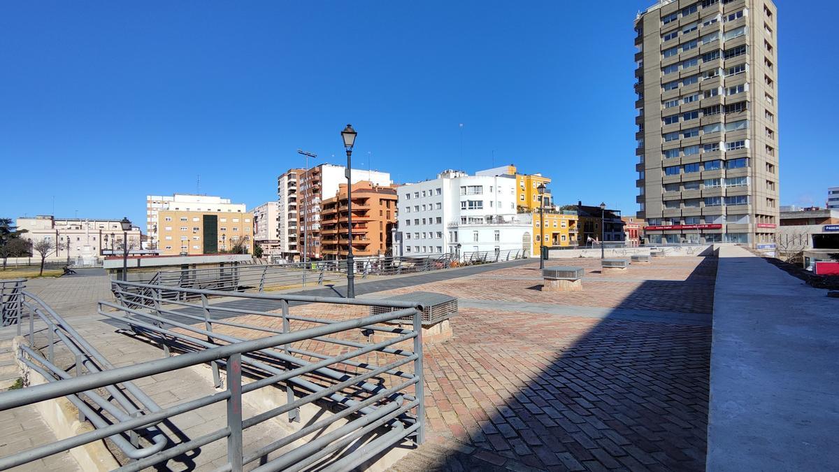 Plaza-Baluarte de la Memoria de Menacho, que el ayuntamiento va a remozar.