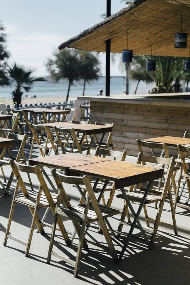 La terraza del chiringuito L'Estupendu en Badalona (Barcelona)