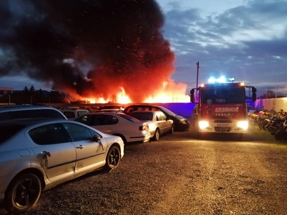 Incendio en el depósito de vehículos de Sant Josep