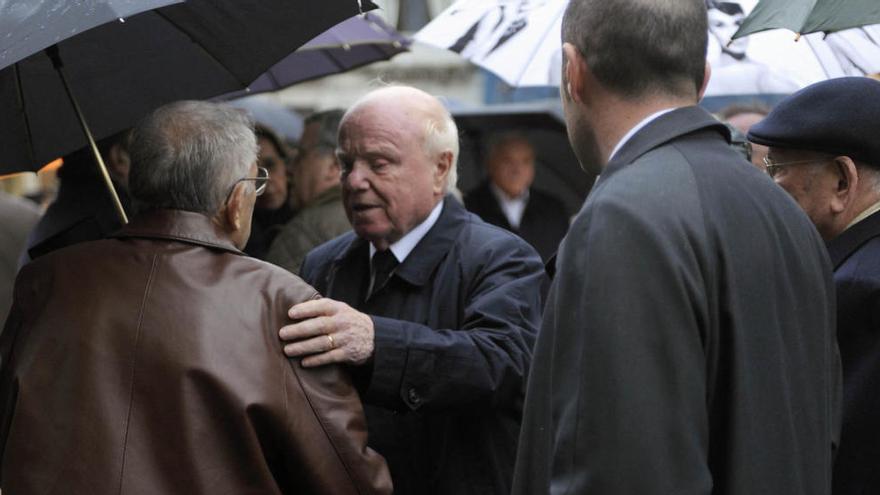 Serafín García en el funeral de su hijo