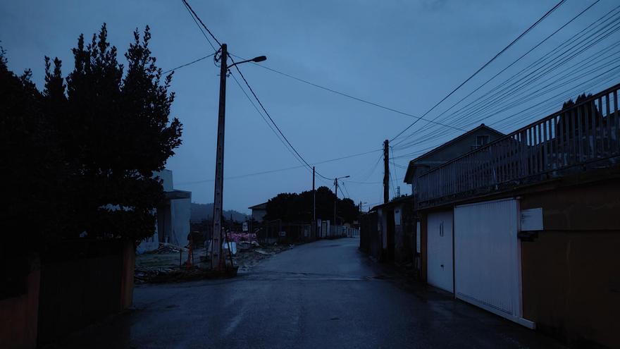 El temporal deja a parte de Aldán sin luz y suspende el transporte de ría