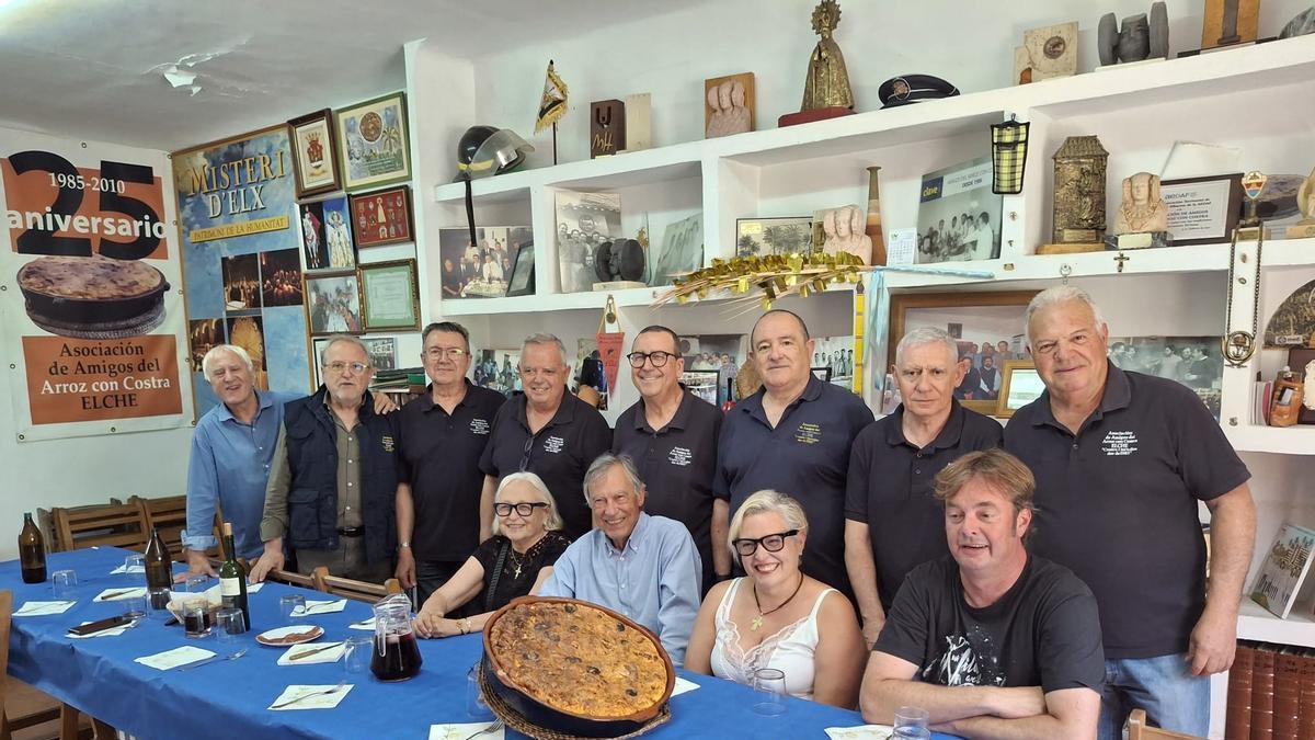 Los Amigos del Arroz con costra este miércoles con representantes de la Fundación Salud Infantil de Elche
