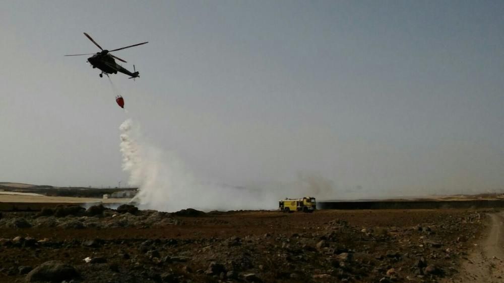 Incendio en una zona de invernaderos en Agüimes