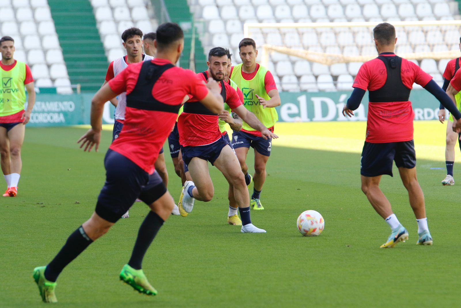 El primer día de Manuel Mosquera en el Córdoba CF, en imágenes