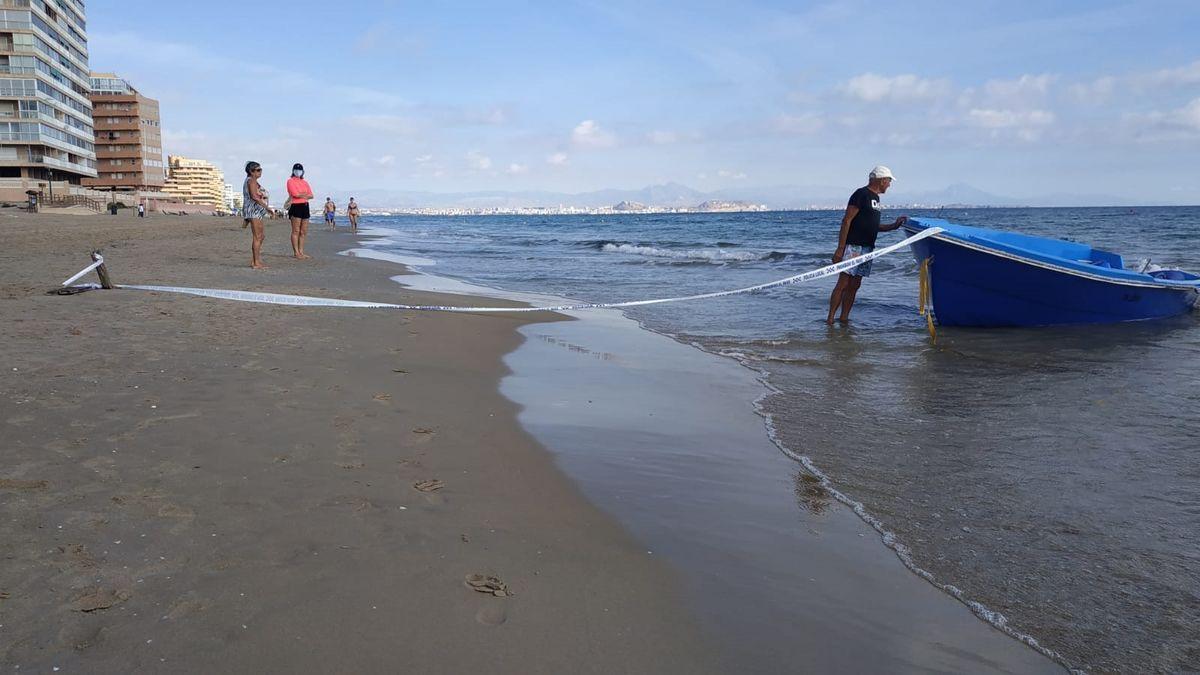 Llega una patera a Arenales del Sol