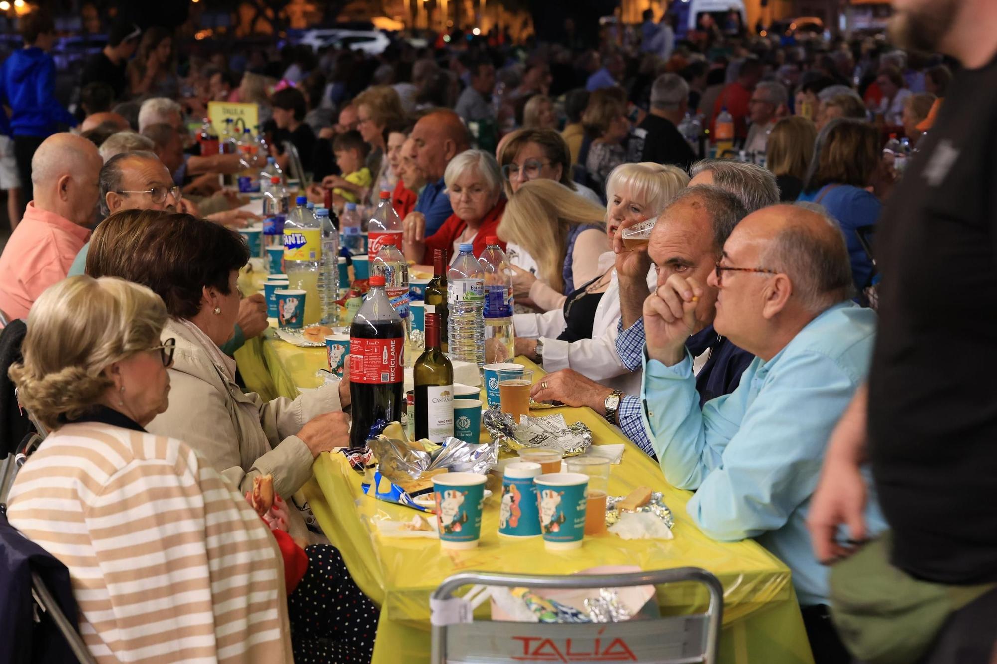 Búscate en la galería de fotos del Macrosopar de Veïns de las fiestas de Vila-real
