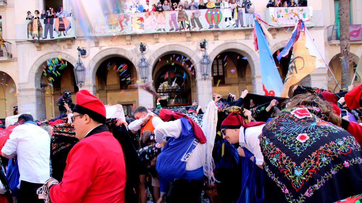 El Carnaval, sense restriccions, torna en gran en un cap de setmana primaveral