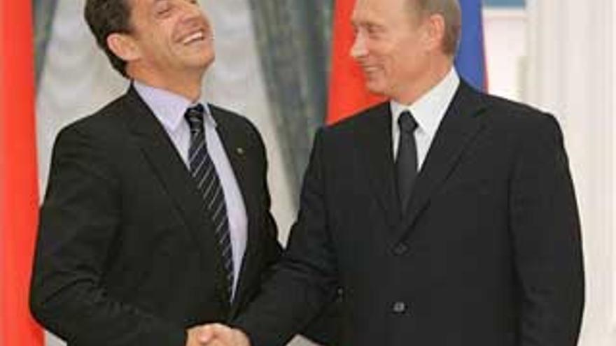 Putin y Sarkozy sientan las bases de una alianza energética franco-rusa