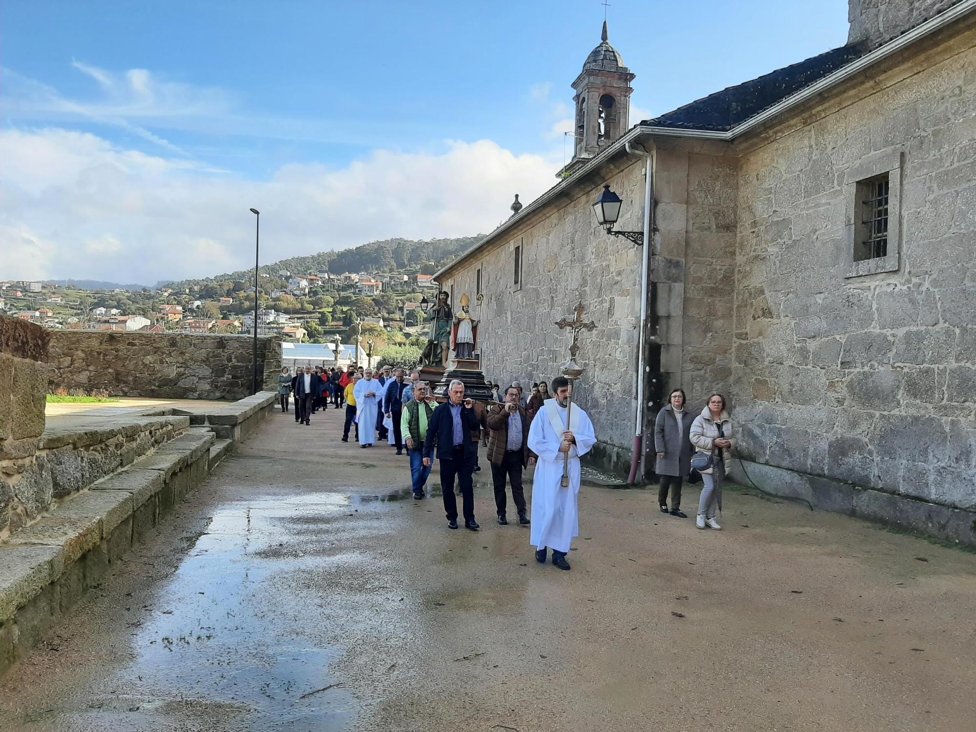 Las procesiones por el San Martiño de Moaña y Bueu aprovechan la tregua de la lluvia