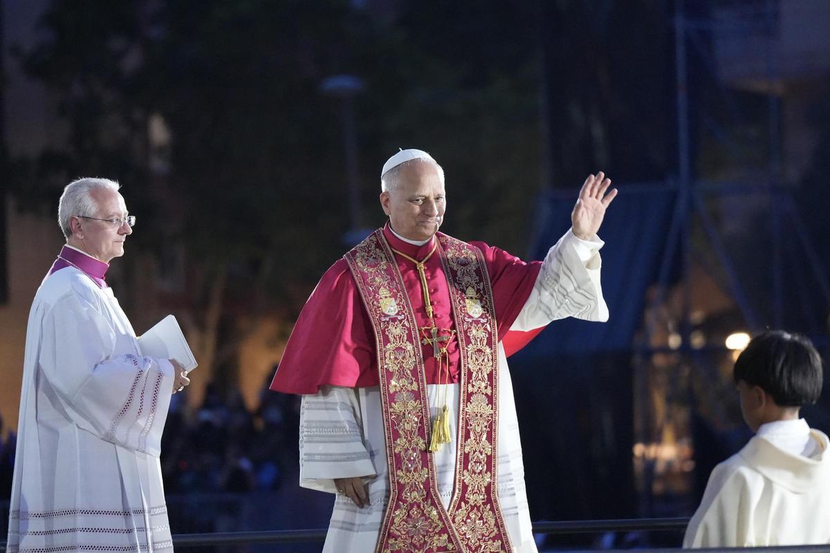 El Papa a l’exterior de la Sagrada Família.