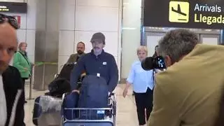 Rodolfo Sancho da la espalda a la prensa a su llegada a Madrid tras el juicio de su hijo