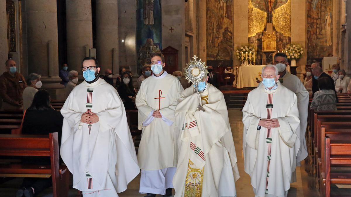 Ponteareas recupera sus alfombras de Corpus adaptándose al COVID