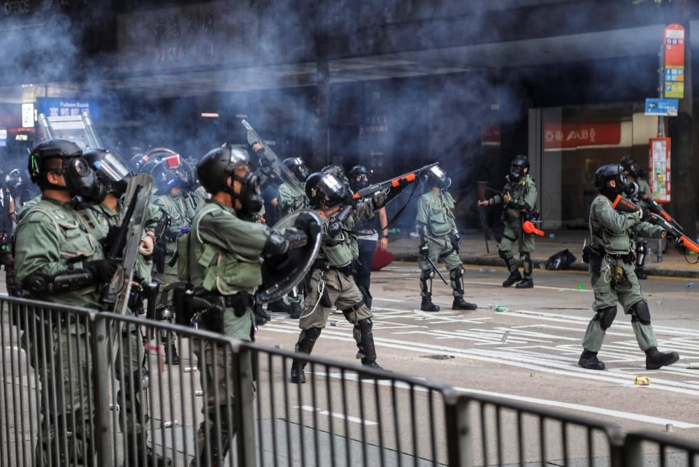 Hong Kong vive una de sus jornadas más violentas en el 70 aniversario de la República Popular China.