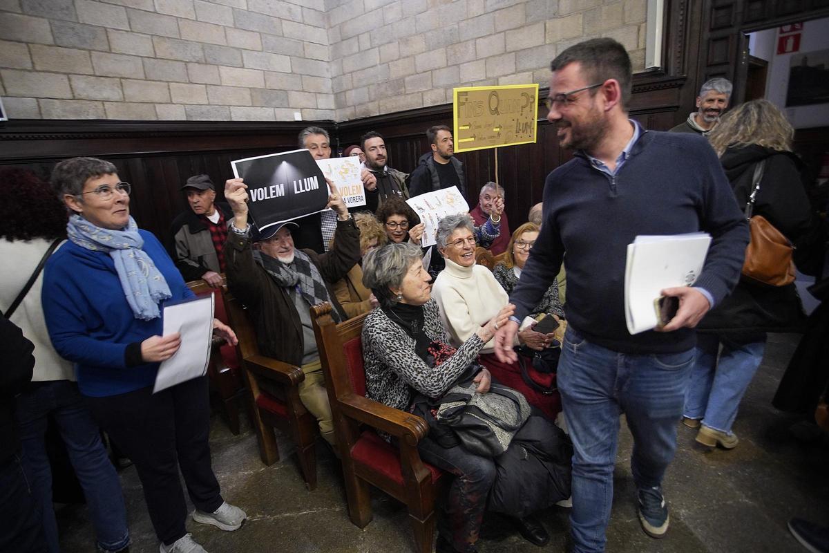 Les fotos de la protesta dels veïns de Torre Gironella davant de l'Ajuntament de Girona