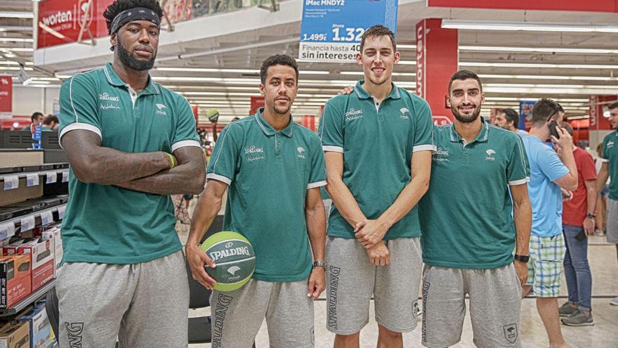 Mathias Lessort, Brian Roberts, Kyle Wiltjer y Jaime Fernández debutarán este viernes con el Unicaja.