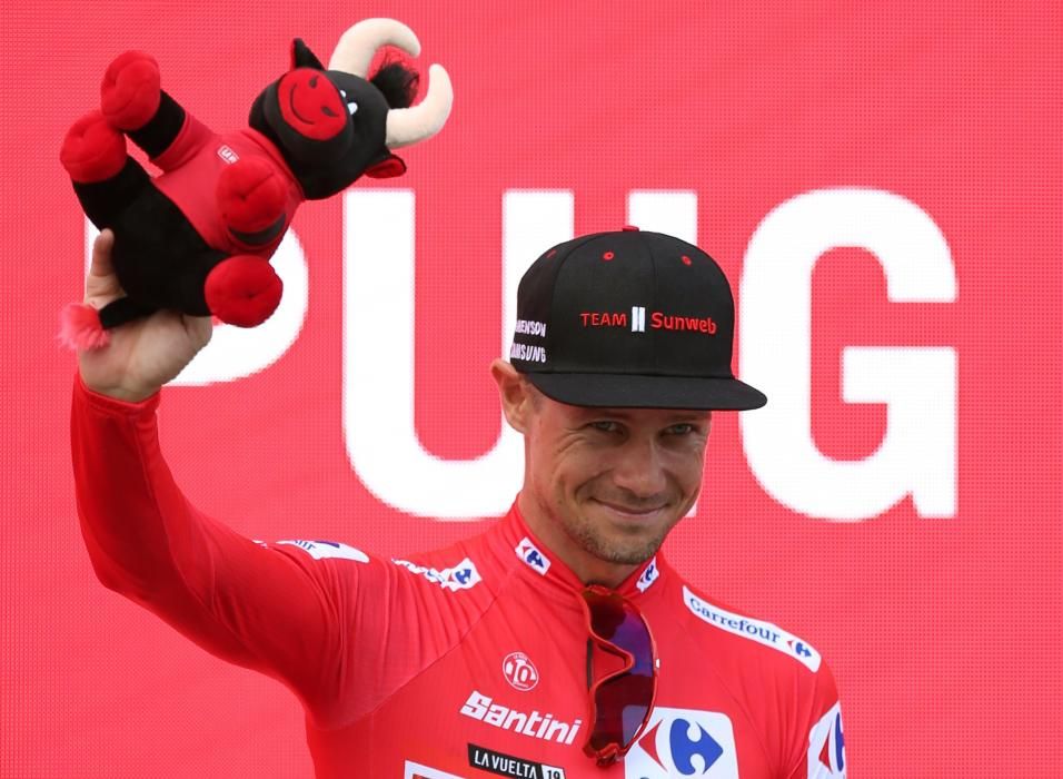 Jakobsen gana la cuarta etapa de la Vuelta.