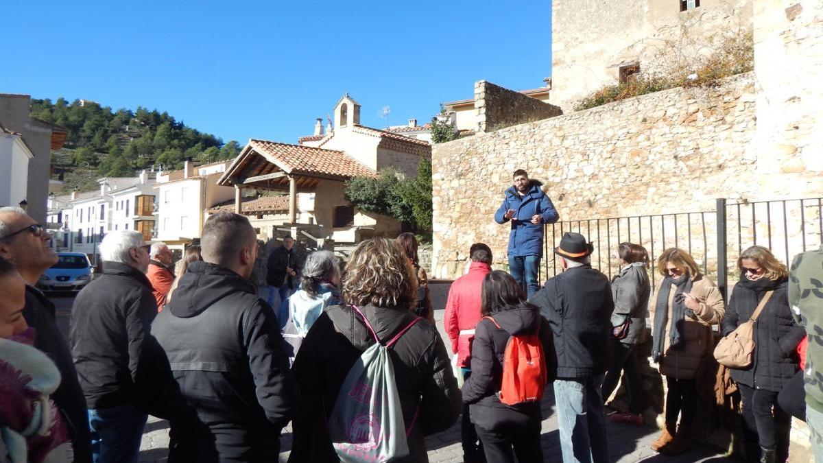 Camins de Penyagolosa atrae a cientos de personas con sus rutas culturales