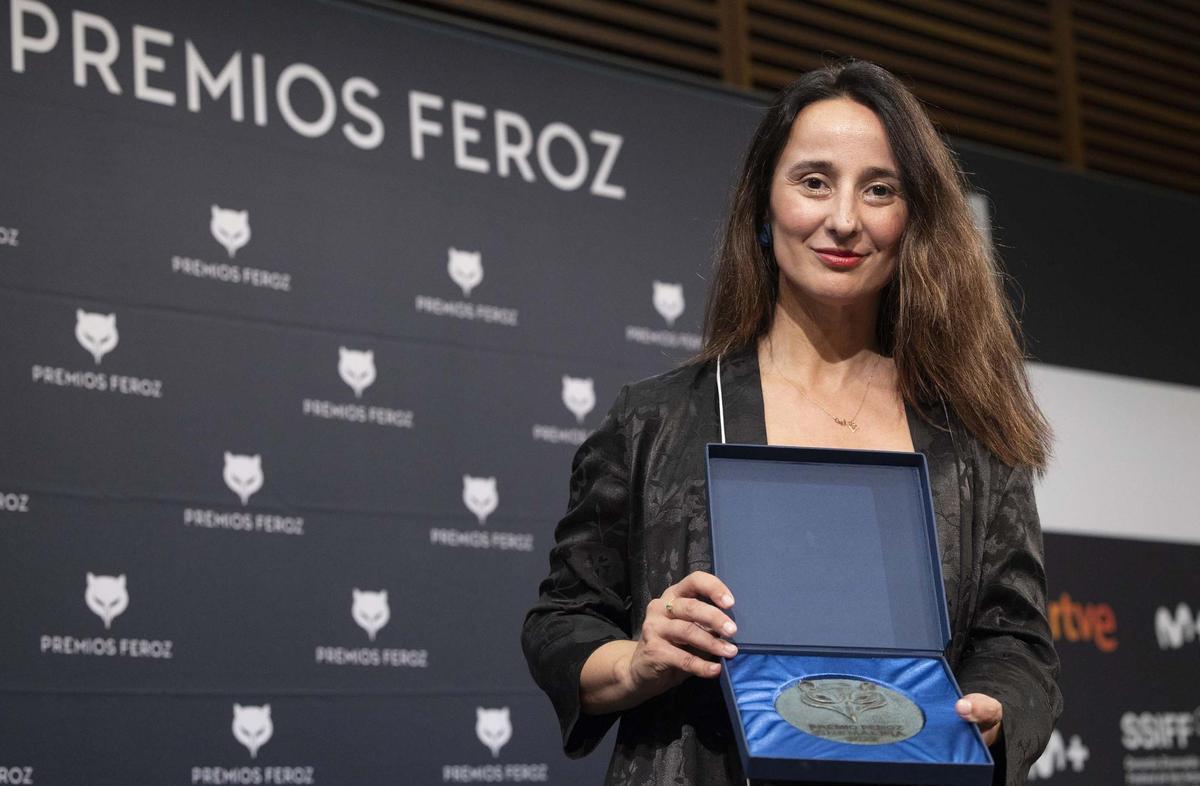La productora Marisa Fernández ha recibido este sábado el premio Feroz por la película Un amor, la adaptación de la novela de Sara Mesa que ha dirigido la catalana Isabel Coixet, ha ganado el Premio Feroz Zinemaldia al ser la más votada de la Sección Oficial entre los periodistas que informan del Festival de cine de San Sebastián. La productora Marisa Fernández ha recibido este sábado el premio Feroz por la película Un amor, la adaptación de la novela de Sara Mesa que ha dirigido la catalana Isabel Coixet, ha ganado el Premio Feroz Zinemaldia al ser la más votada de la Sección Oficial entre los periodistas que informan del Festival de cine de San Sebastián.