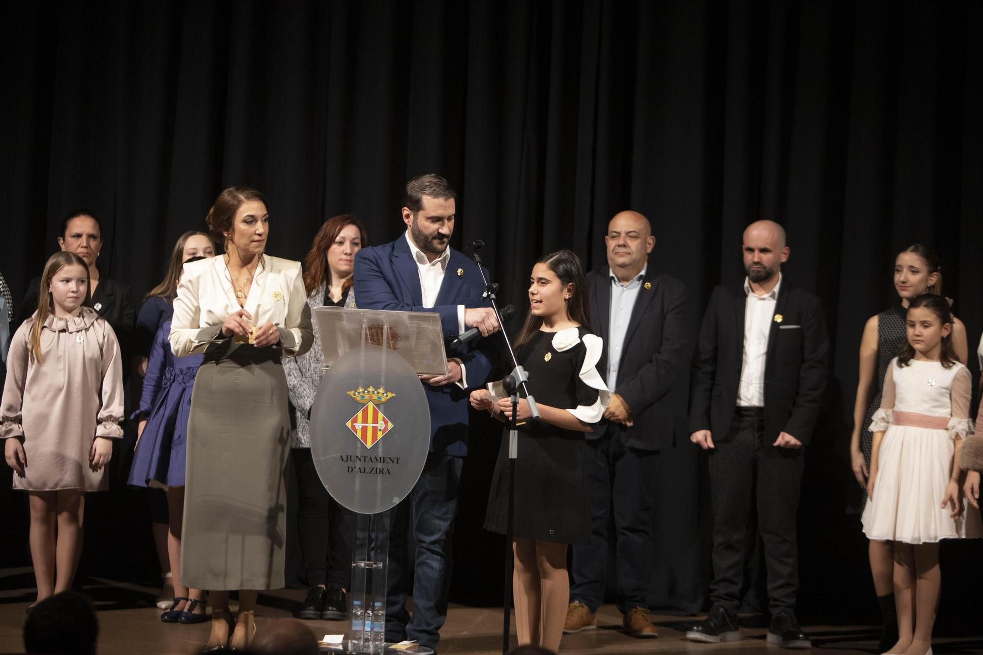 El Mercat y la Plaça Major logran el premio a los mejores "ninots" de la Sección Especial de Alzira