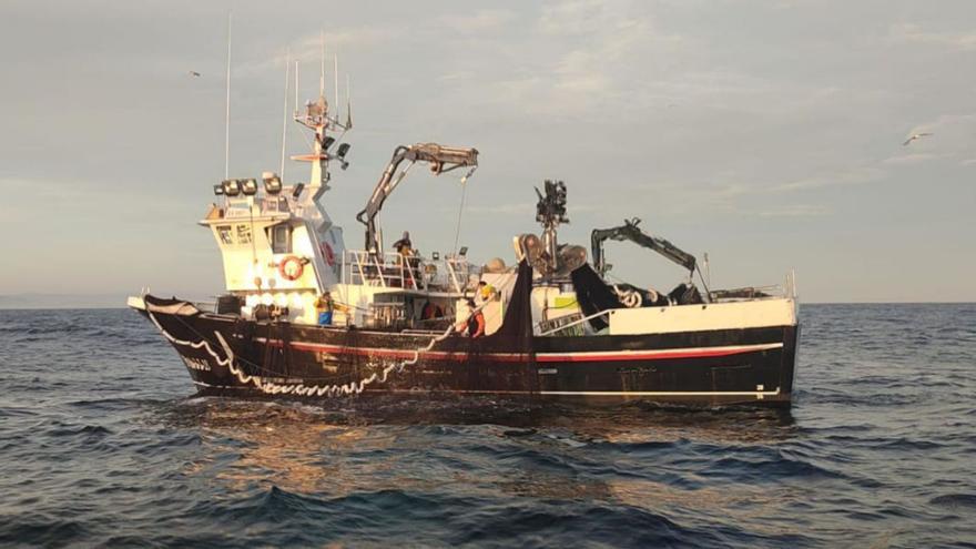 El cerco agota casi toda su cuota de sardina y ya alquila a barcos del sur: “Es vergonzoso”