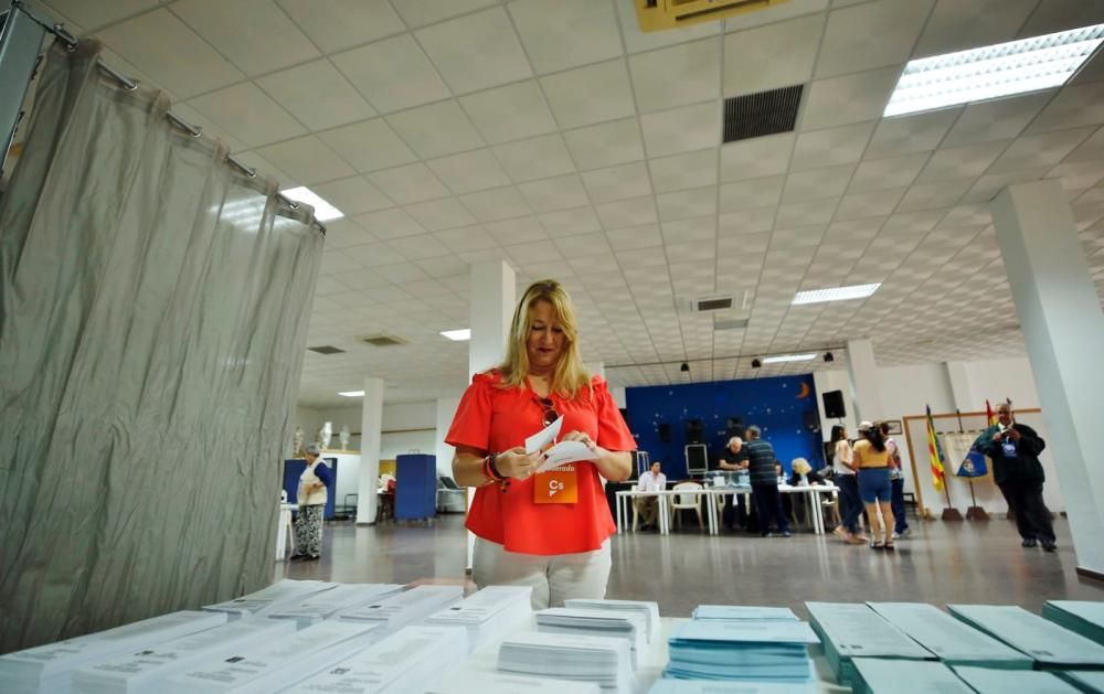 Los candidatos de Contigo Somos Democracia, Sueña Torrevieja, Los Verdes-Compromiso Municipal, PSOE, IU-Unidas Podemos, PP, VOX y Ciudadanos ya han ejercido su derecho a voto en Torrevieja