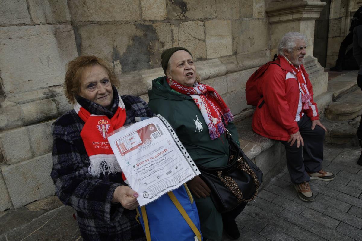 La Mareona invade León ates del partido del Sporting