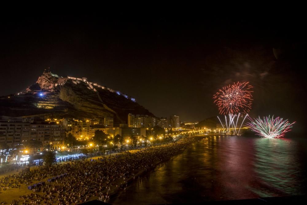 Fuegos cromáticos la primera noche