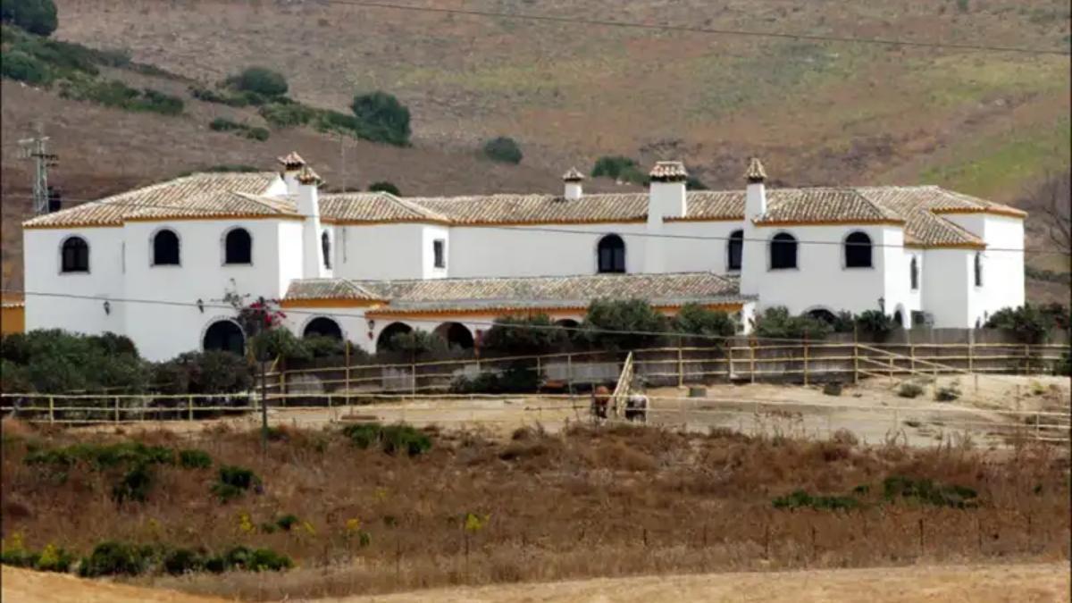 La finca de Cantora desde el exterior.