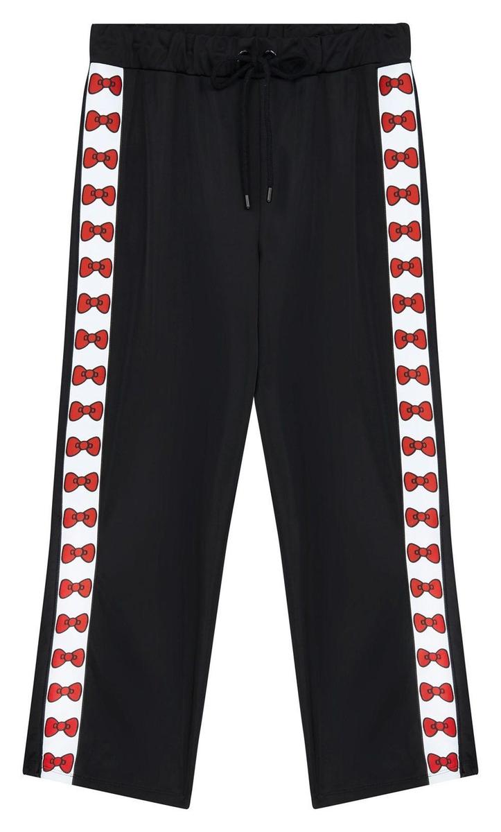 Joggers negros con detalle de dibujo en los laterales de ASOS x Hello Kitty. (Precio: 44,99 euros)