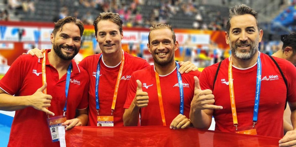 Los cuatro nadadores del Natación Córdoba participantes en el Mundial máster.