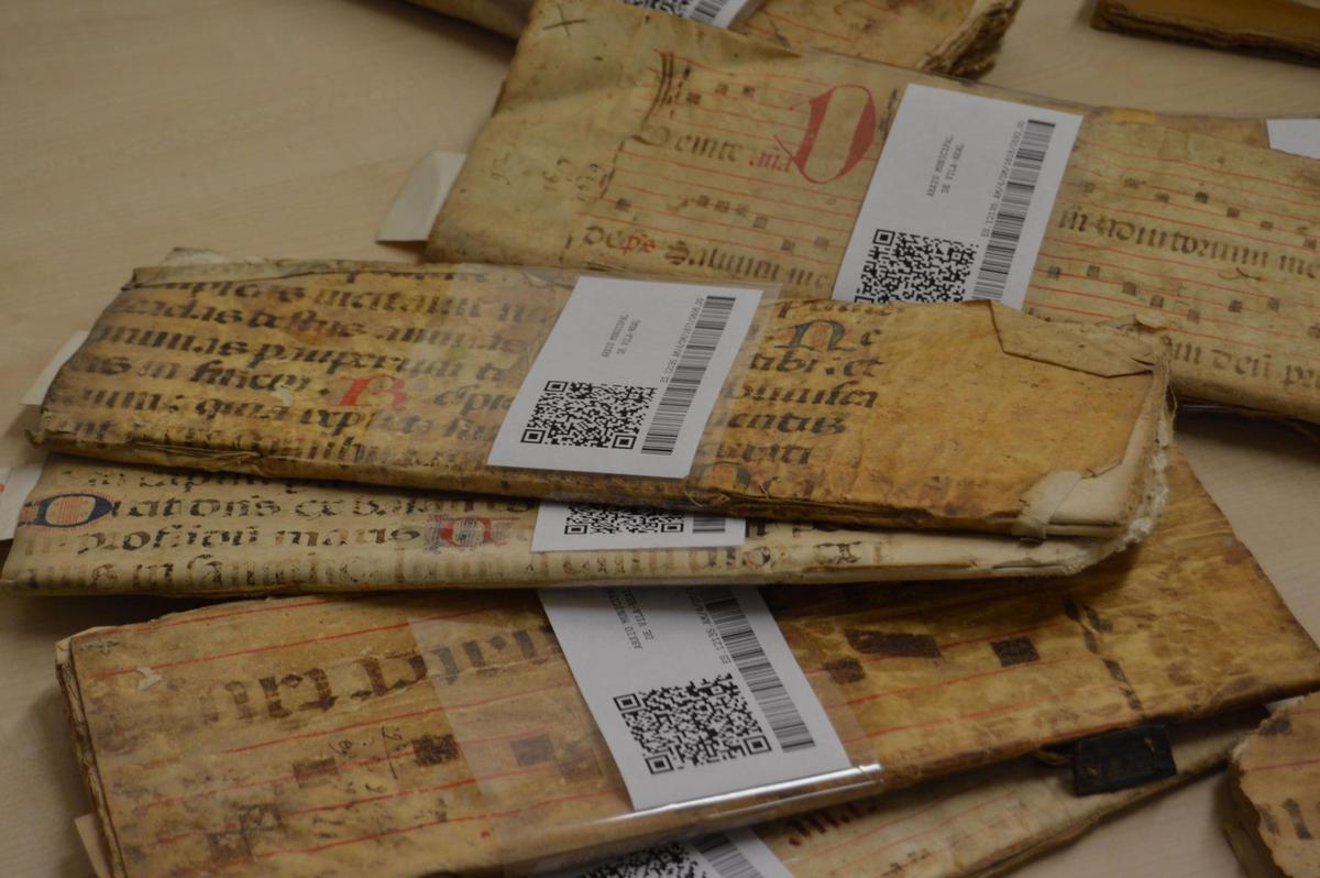 Detalle de otro de los fragmentos de pergaminos.