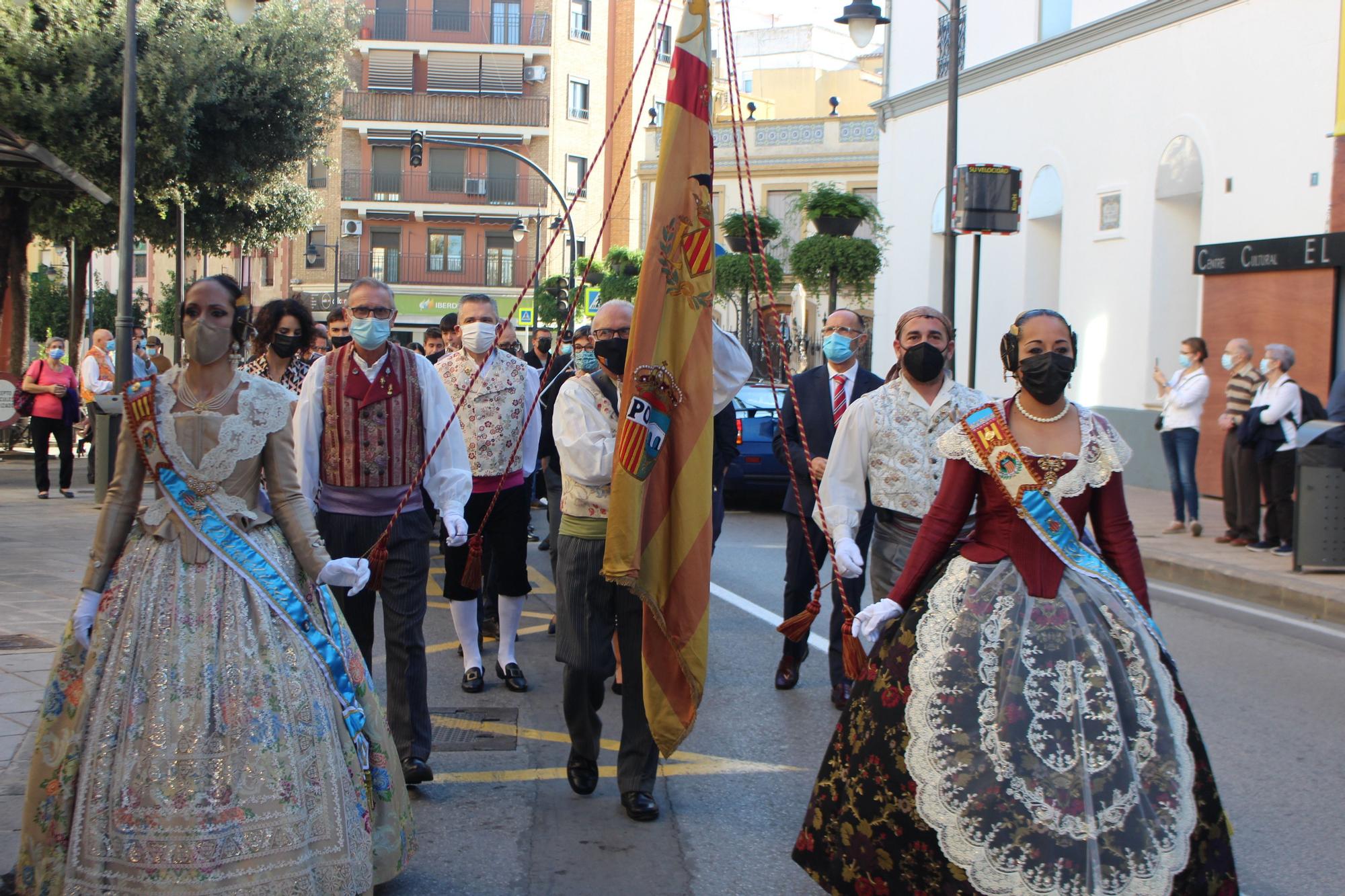 Carmen, Nerea y las cortes acompañan a las fallas de Quart y Xirivella en la procesión de la Senyera