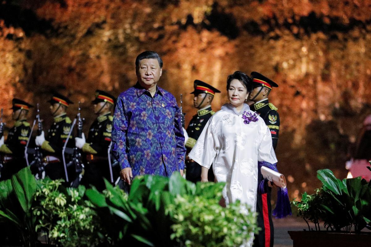 El presidente chino, Xi Jinping, y su esposa, Peng Liyuan, a su llegada a la cena de bienvenida del G20.