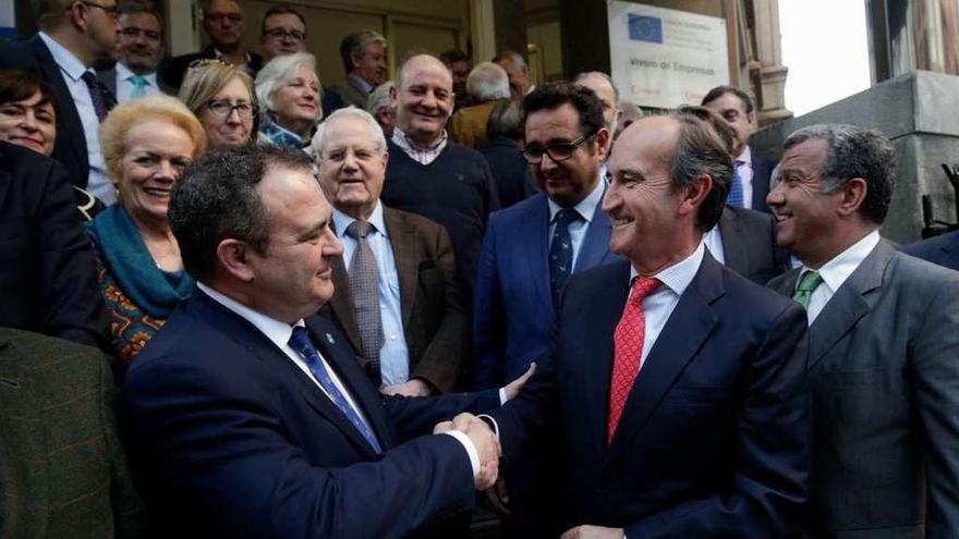 Fernández-Kelly se despide del pleno de la Cámara de Comercio de Oviedo