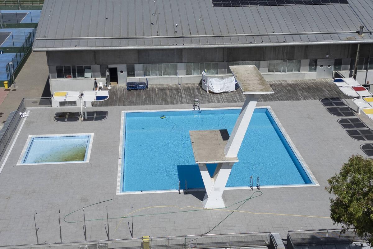 La piscina de Natzaret cerrada por la plaga de aves