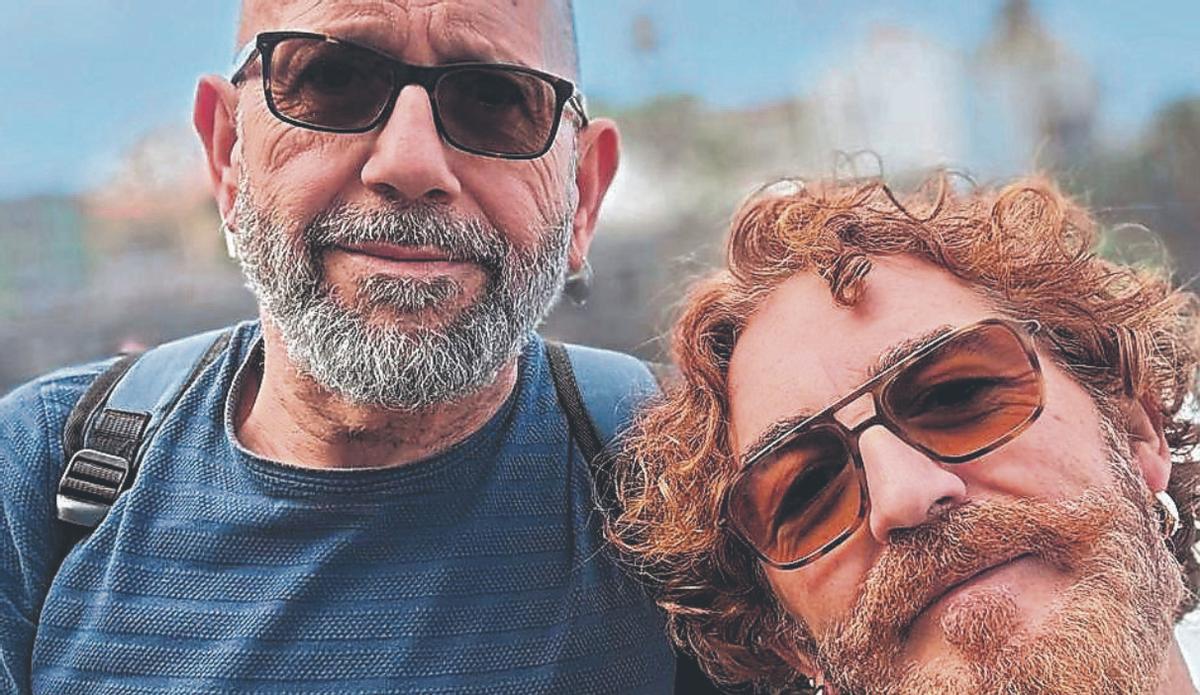 Curro Conde y Antonio Boga en uno de sus habituales paseos por el Puerto de la Cruz.