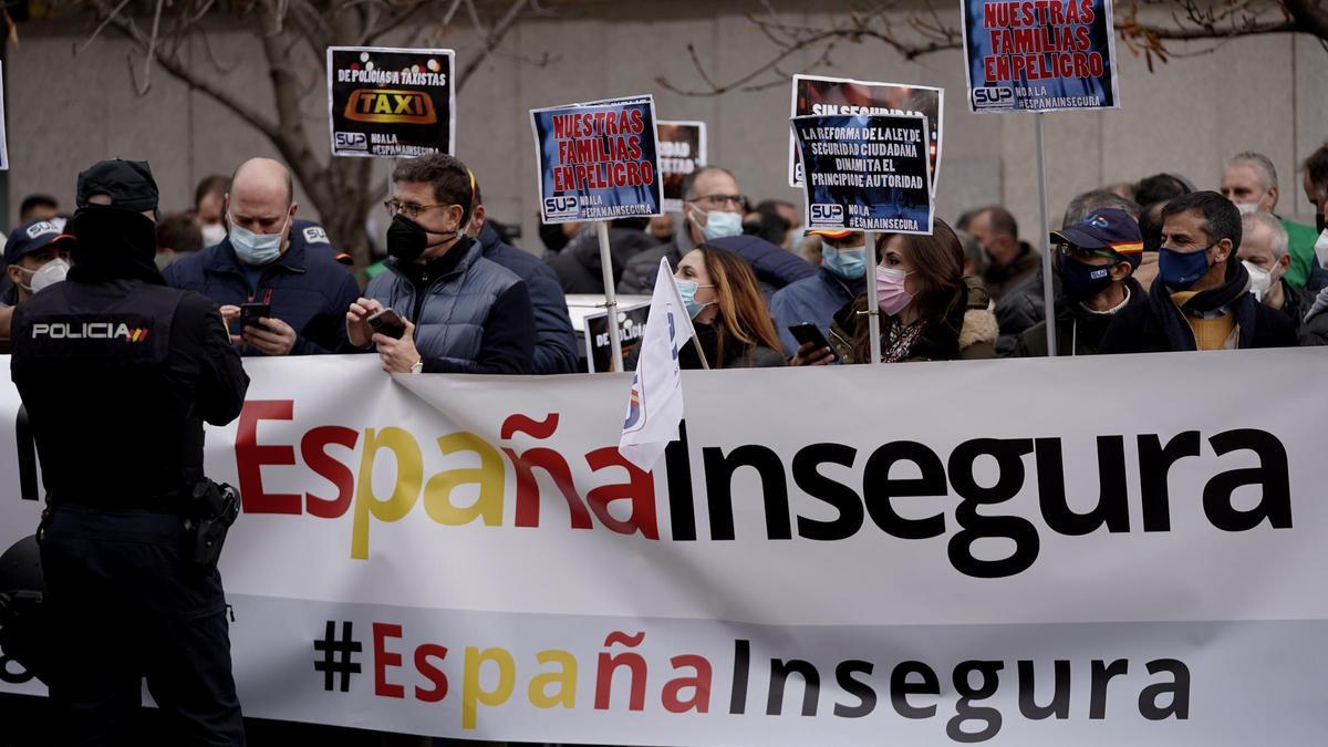 Las protestas policiales contra la reforma de la ley de Seguridad Ciudadana juntan a PP, Vox y Cs