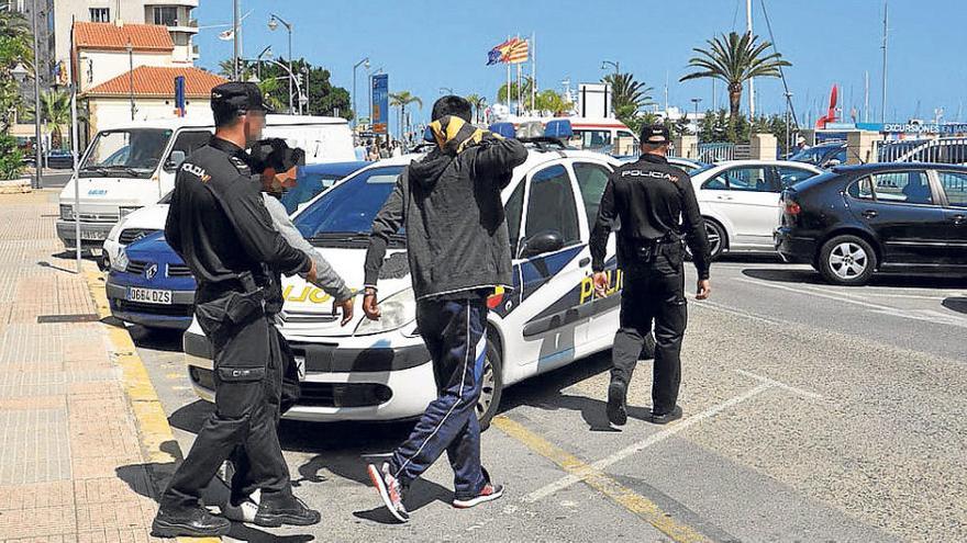 Espectacular persecución en Dénia tras el asalto a un estanco