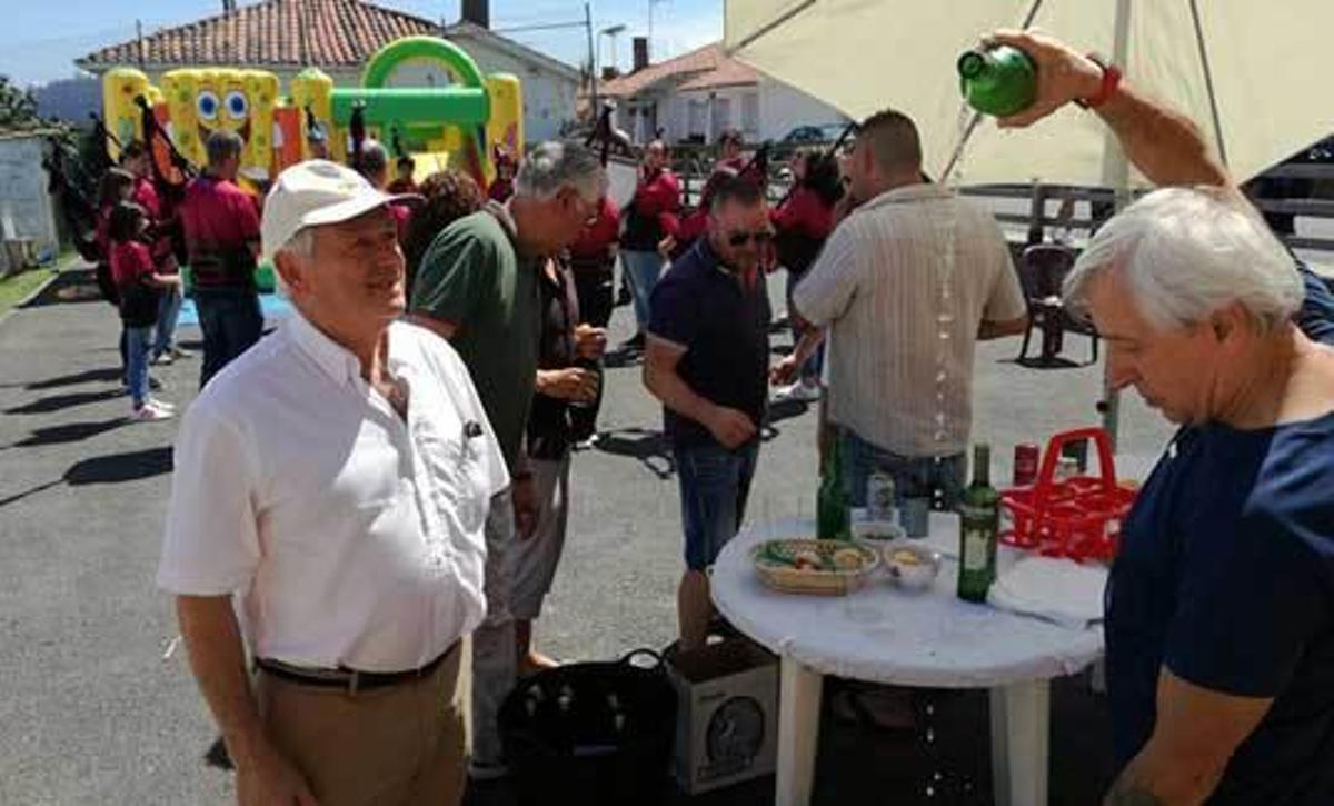 Las gaitas amenizan la mañana de la fiesta de Poal (Albandi)