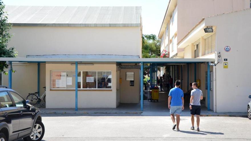 Exterior del IES Francesc de Borja Moll.